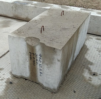 Блокі бетонныя для сцен скляпоў
